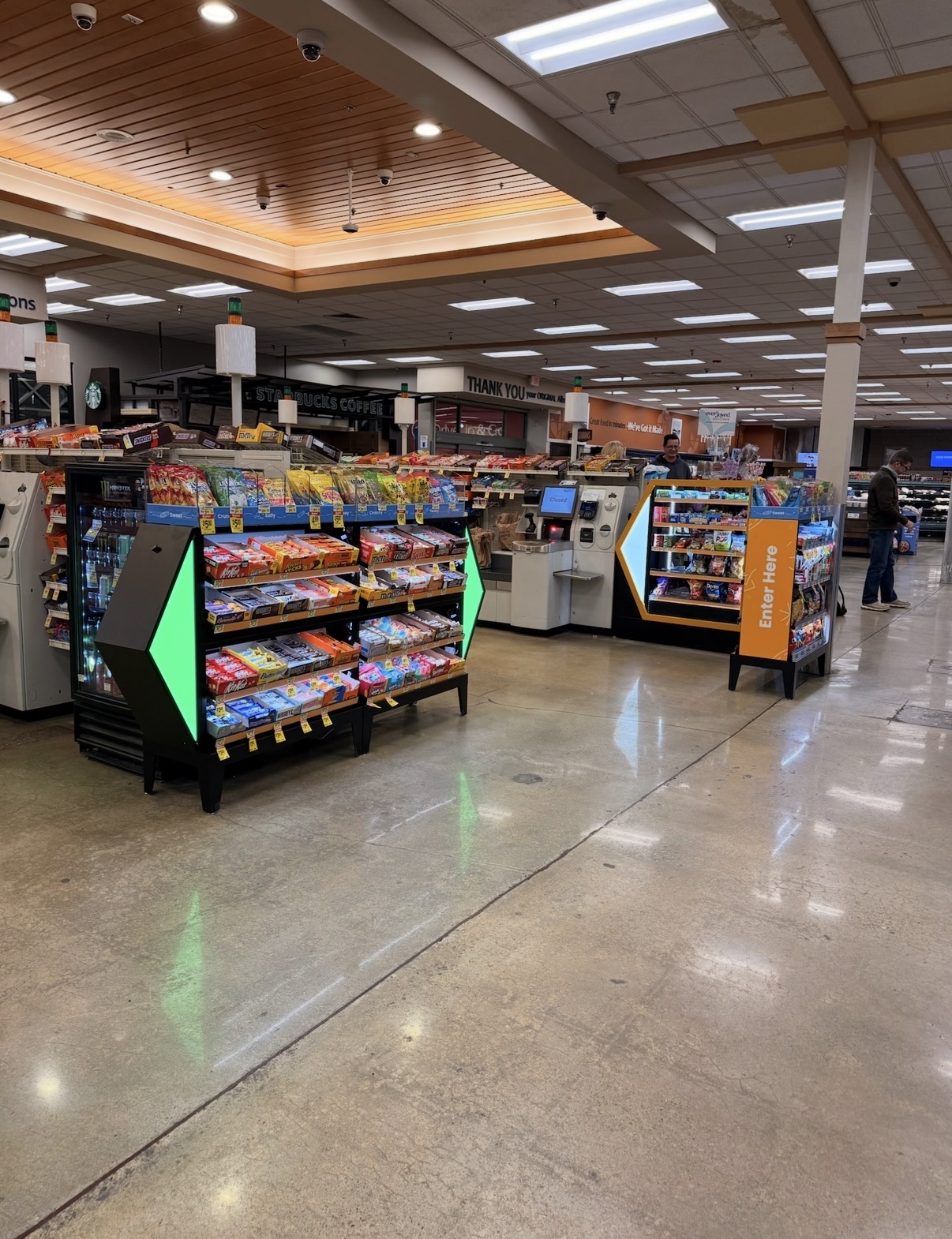 Grocery checkout with lit Arrow approach fixture
